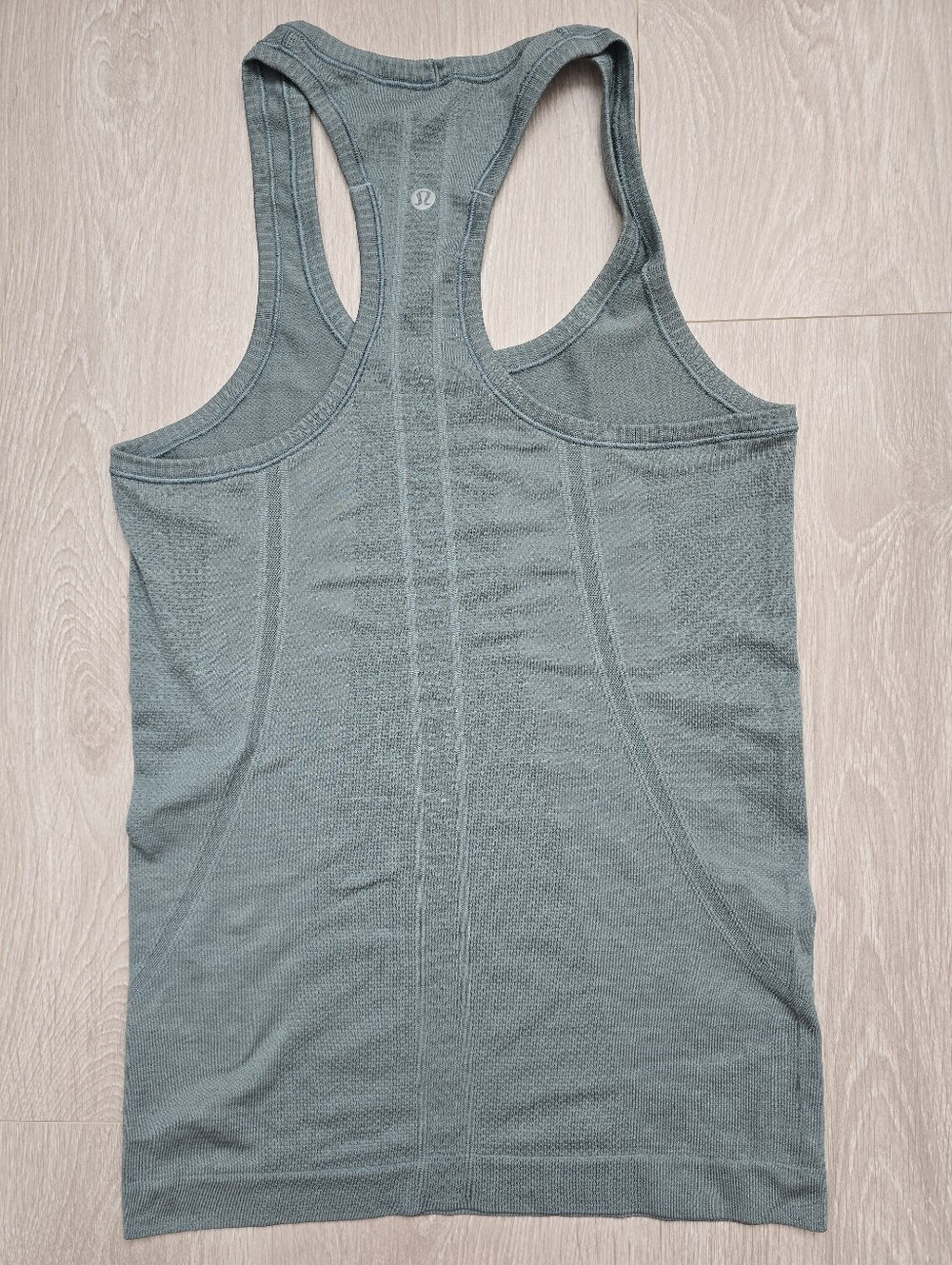 lululemon athletica Dusty Sage Racerback Seamless Tank Size 4 - Picture 2 of 3